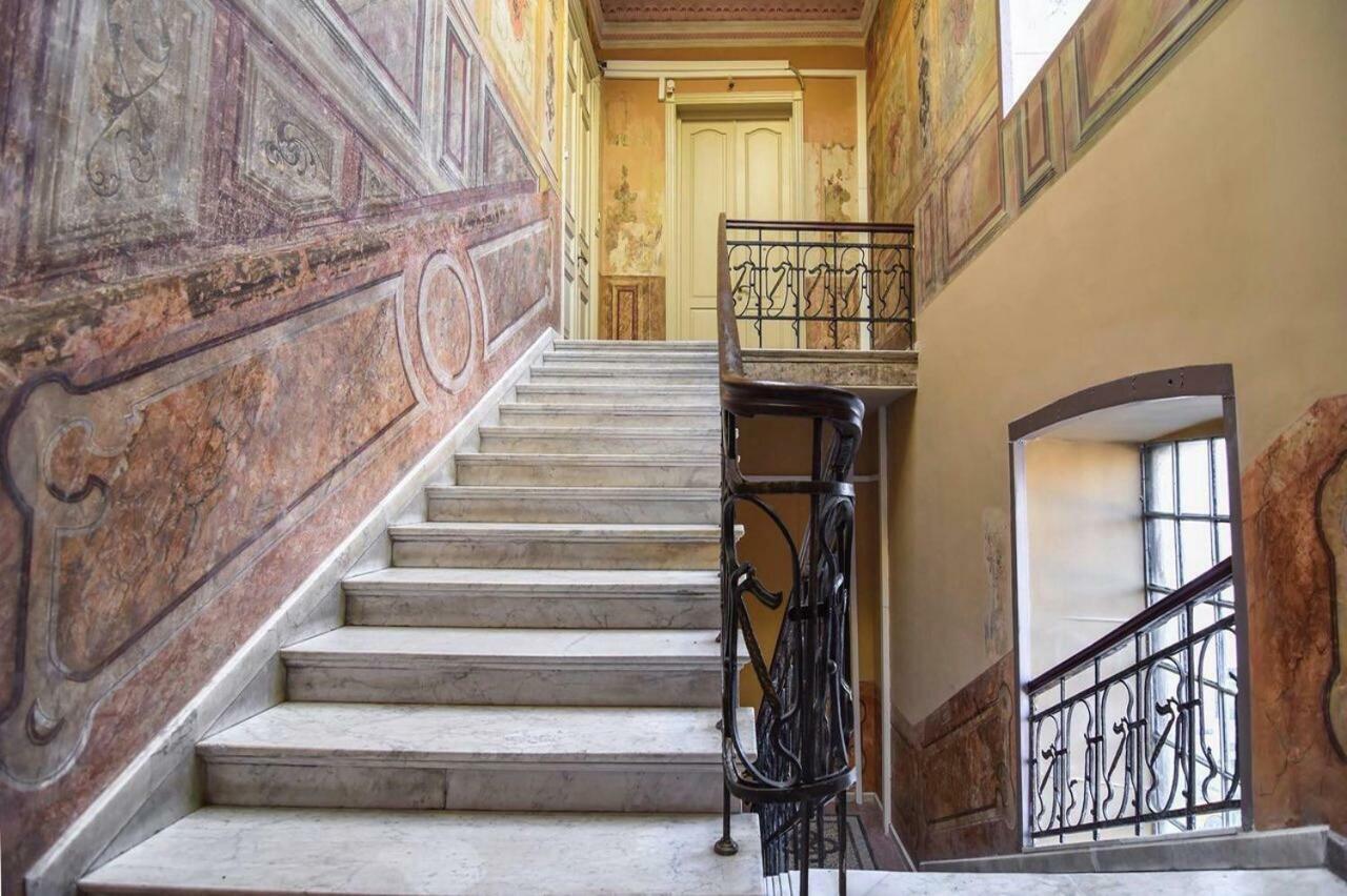 Old - Gold Gala Tbilisi Exterior photo